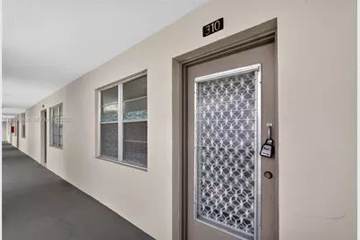 2900 NW 48th Ter #310, Lauderdale Lakes, FL 33313 - Photo 2