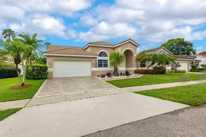 945 NW 202nd Ave, Pembroke Pines, FL 33029 - Photo 2