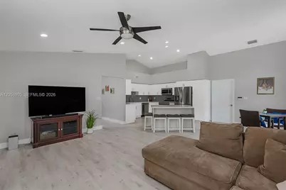 945 NW 202nd Ave, Pembroke Pines, FL 33029 - Photo 10