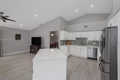 945 NW 202nd Ave, Pembroke Pines, FL 33029 - Photo 18
