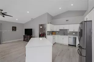 945 NW 202nd Ave, Pembroke Pines, FL 33029 - Photo 18