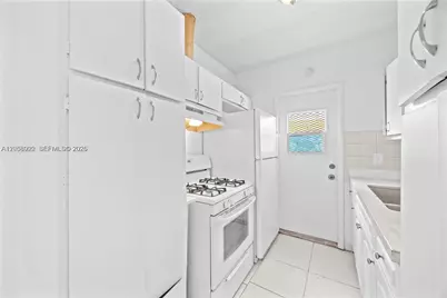 2072 NE 169th St #2, North Miami Beach, FL 33162 - Photo 2