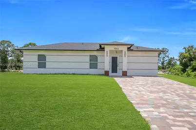 1042 Darlington St, Other City - In The State Of Florida, FL 33974 - Photo 2