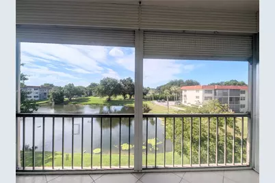 820 S Hollybrook Dr #303, Pembroke Pines, FL 33025 - Photo 10