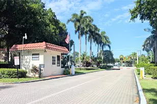 820 S Hollybrook Dr, Pembroke Pines, FL 33025 - Photo 14