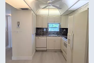 820 S Hollybrook Dr #303, Pembroke Pines, FL 33025 - Photo 4