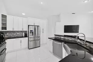 19352 NW 11th St, Pembroke Pines, FL 33029 - Photo 22