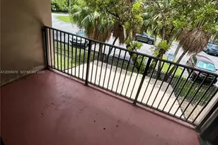 210 W Park Dr, Miami, FL 33172 - Photo 10