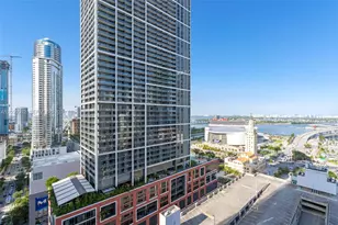 121 NE 5th St, Miami, FL 33132 - Photo 22