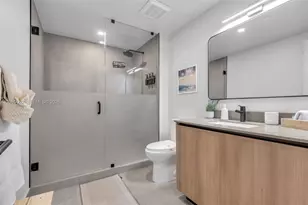 121 NE 5th St, Miami, FL 33132 - Photo 16
