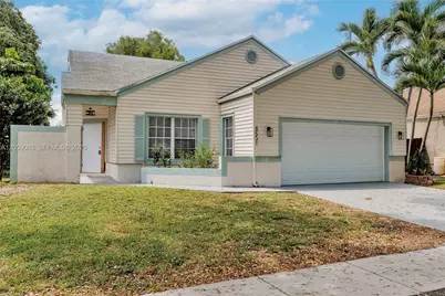 8651 SW 12th St, Pembroke Pines, FL 33025 - Photo 2