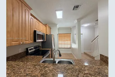 752 SW 122nd Ter, Pembroke Pines, FL 33025 - Photo 4