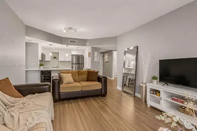 8290 Lake Dr #538, Doral, FL 33166 - Photo 16