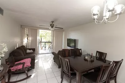 10425 SW 112 Ave #325, Miami, FL 33176 - Photo 2