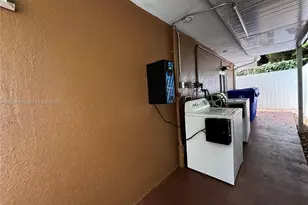 1043 NW 33rd St, Miami, FL 33127 - Photo 32