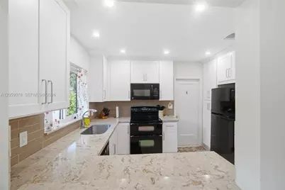 1010 NE 105th St, Miami Shores, FL 33138 - Photo 6