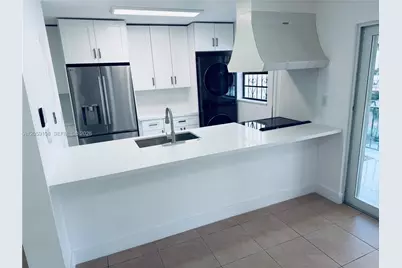 7011 Crown Gate Ct., Miami Lakes, FL 33014 - Photo 4