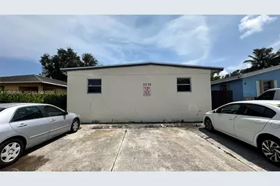2220 Charleston St #2, Hollywood, FL 33020 - Photo 2
