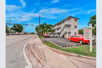14190 W Dixie Hwy #1, North Miami, FL 33161 - Photo 2
