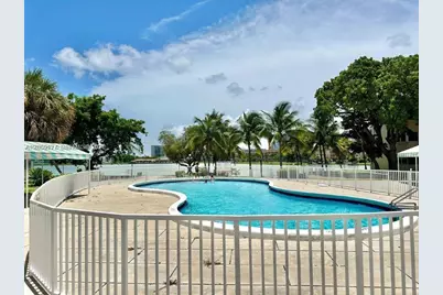 19001 NE 14th Ave #121, Miami, FL 33179 - Photo 8