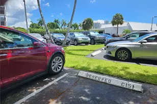 3401 N Country Club Dr, Aventura, FL 33180 - Photo 10