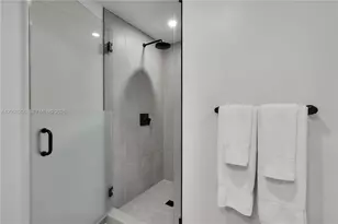 121 NE 5th St, Miami, FL 33132 - Photo 8
