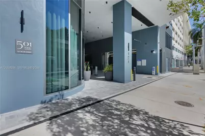 121 NE 5th St #1800, Miami, FL 33132 - Photo 18
