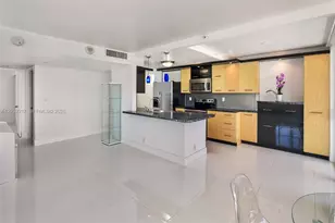 2555 Collins Ave, Miami Beach, FL 33140 - Photo 28