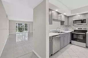 12800 SW 7th Ct, Pembroke Pines, FL 33027 - Photo 4