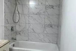 555 NE 15th St, Miami, FL 33132 - Photo 10