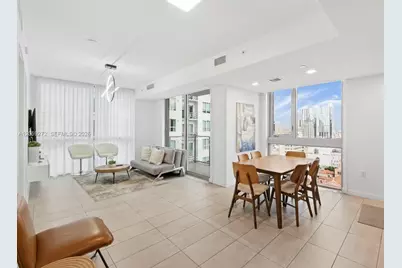 227 NE 2nd St #2202, Miami, FL 33132 - Photo 2