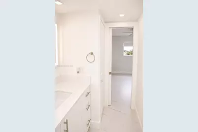 2750 W 76th St #203, Hialeah, FL 33016 - Photo 14