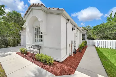 15982 NW 12th Ct, Pembroke Pines, FL 33028 - Photo 6
