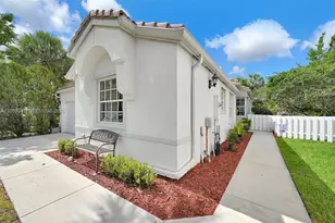 15982 NW 12th Ct, Pembroke Pines, FL 33028 - Photo 6