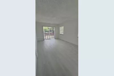 1000 W 28 St #17, Hialeah, FL 33010 - Photo 14