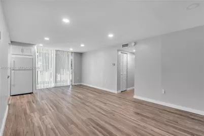 9320 Fontainebleau Blvd #214, Miami, FL 33172 - Photo 4
