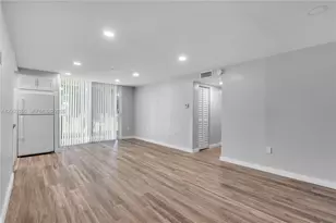 9320 Fontainebleau Blvd, Miami, FL 33172 - Photo 4