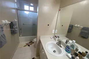 904 NW 100th Ave, Pembroke Pines, FL 33024 - Photo 14