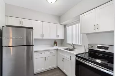 550 NE 20th St #4, Wilton Manors, FL 33305 - Photo 4
