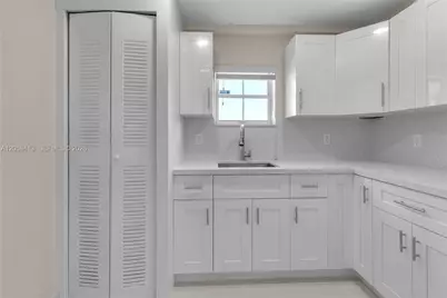 378 SW 6th St, Florida City, FL 33034 - Photo 6