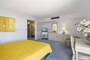 20100 W Country Club Dr, Aventura, FL 33180 - Photo 14