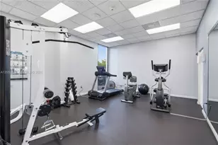 20100 W Country Club Dr, Aventura, FL 33180 - Photo 32