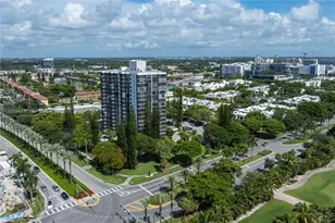 20100 W Country Club Dr, Aventura, FL 33180 - Photo 24