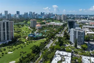 20100 W Country Club Dr, Aventura, FL 33180 - Photo 40