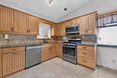 7508 SW 6th Ct, North Lauderdale, FL 33068 - Photo 4