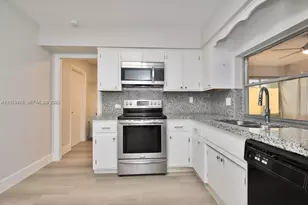 8691 NW 16th St, Pembroke Pines, FL 33024 - Photo 6