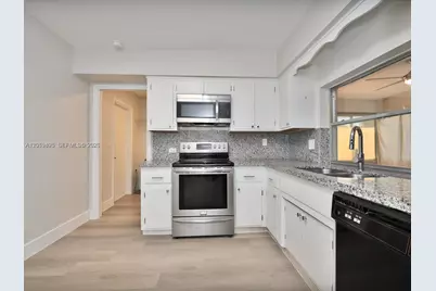 8691 NW 16th St, Pembroke Pines, FL 33024 - Photo 4