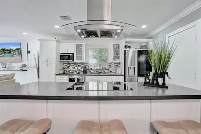 620 SW 100th Ave, Pembroke Pines, FL 33025 - Photo 18