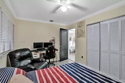 620 SW 100th Ave, Pembroke Pines, FL 33025 - Photo 42