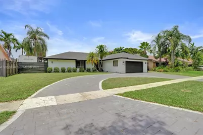 620 SW 100th Ave, Pembroke Pines, FL 33025 - Photo 4
